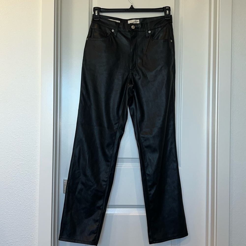 Womens Universal Thread High Rise 90s Straight Vegan Leather Black